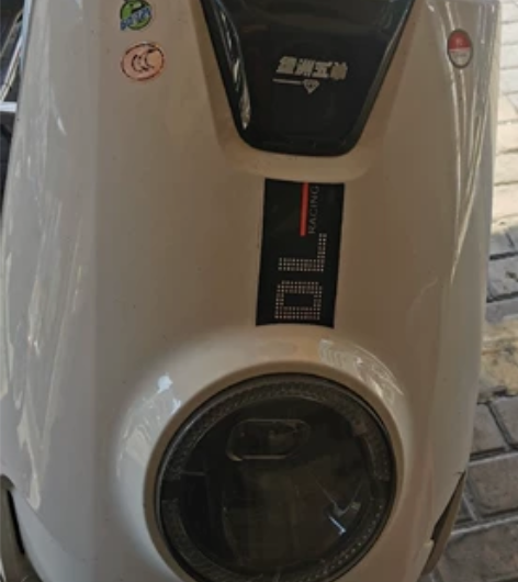 小牛款五羊电动车  有牌有证  六个大电池...