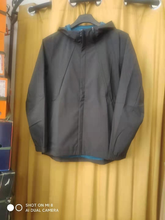 安踏男款梭织运动上衣    防泼水面料防风...