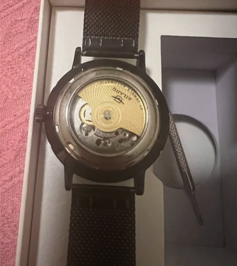 瑞士艾浪手表,基本没带过,买回来了带了几天...