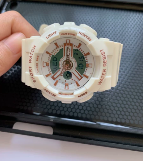 手表，米白色，女款，就带过两天 感兴趣的话...