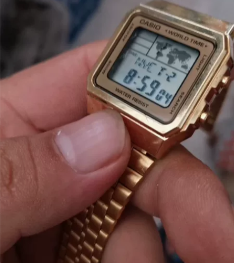 运动表电子表多功能 走时正常功能正常，表蒙...