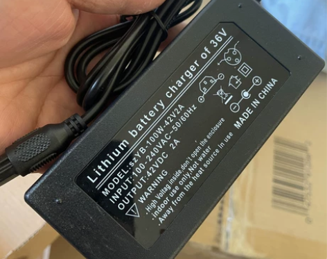 平衡车扭扭车充电器，输出42V/2A，卡农...