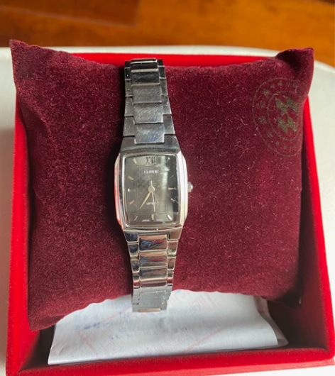 依波石英女表 功能完好，内赠电池一枚，无需...