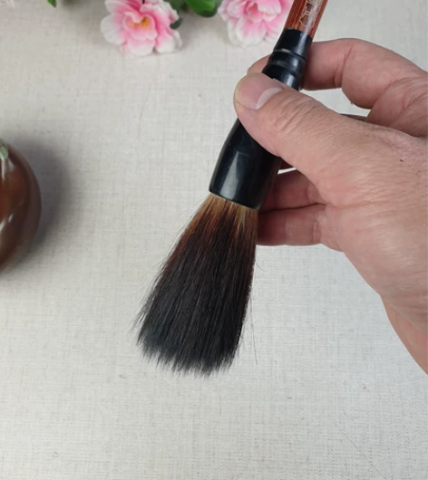 放漏一支熊毫斗笔，出峰7.5厘米，口径2厘...