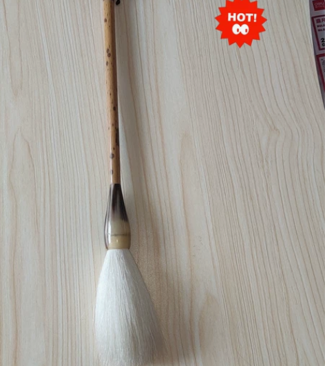 纯羊毫，笔斗和笔挂是牛角的，笔杆是落花杆的...