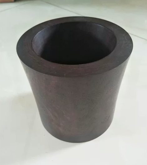 紫檀笔筒紫檀笔筒做工精致，直径15.7公分...