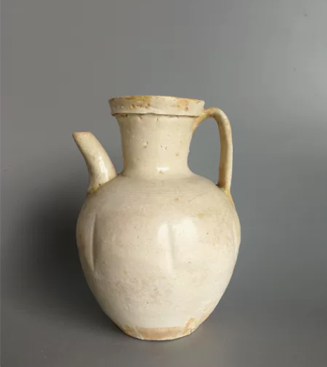 宋朝人的酒壶,素雅! 品相如下图 高15....