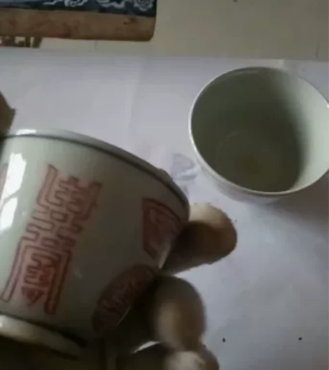 下乡收来的晚清同治年制的茶碗一对。喜欢的朋...