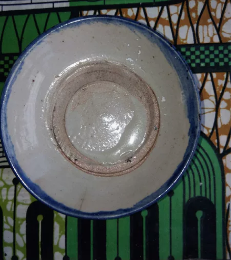 小茶碗，老的。自己看。二手商品不退不换。 ...