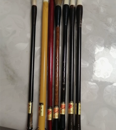 毛笔七支整套低价出55元，不退换 感兴趣的...
