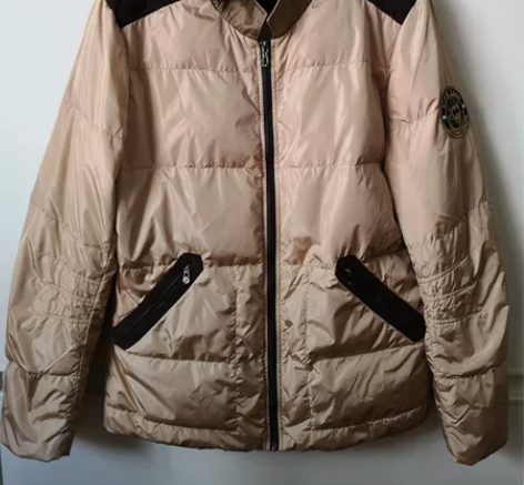 实体专卖店购入男士羽绒服90%白鸭绒，具体...