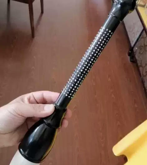 出一支大笔，自用送礼都可以，黑檀木笔杆，羊...