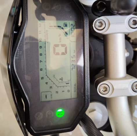 贝纳利小迅龙150  20年5月   缓慢...