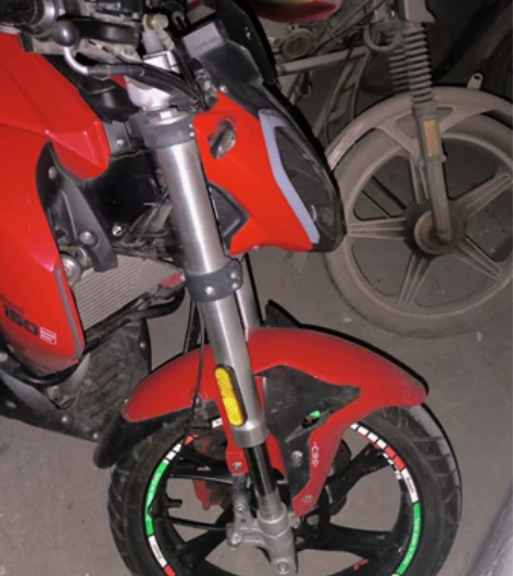 贝纳利小迅龙 150，20年6月   上下...