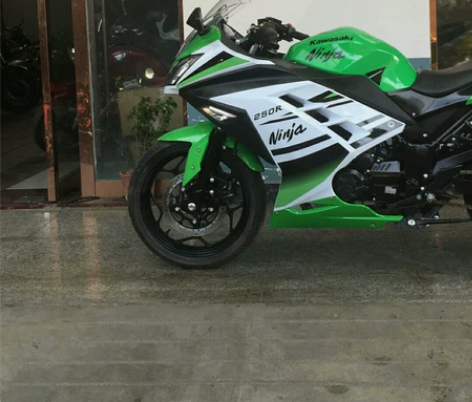 忍者250到货，新款六速机器，行驶400公...