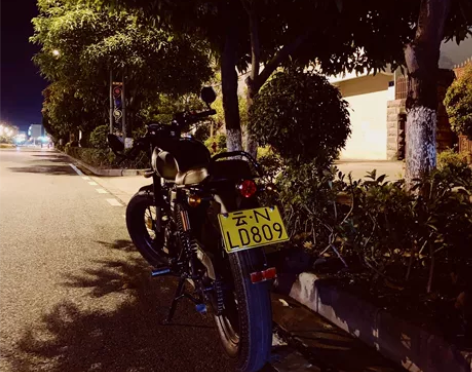 银钢拿铁200 19年的车 公里数4k出头...