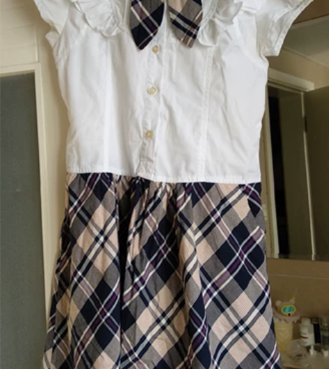 出涤棉学生裙,带领花,s号,上半身白色部分...