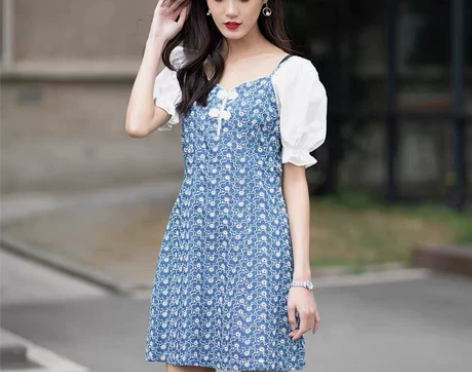 2021秋季新款泡泡袖露锁骨连衣裙小众学生...
