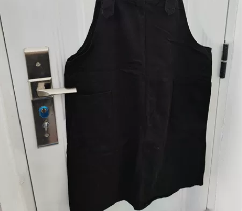 全新没穿过的背带裙 也是很宽松的版型 摸起...