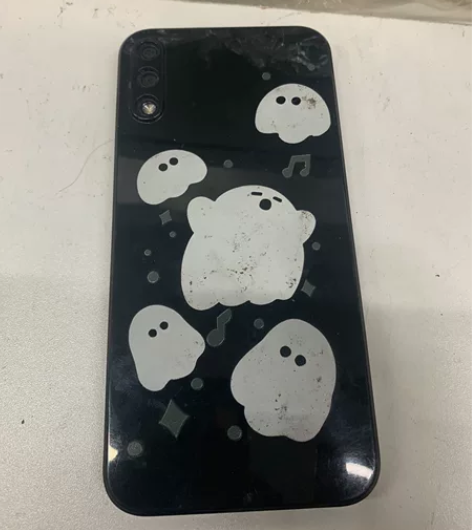 20年买的华为畅享10 128g 换过一次...