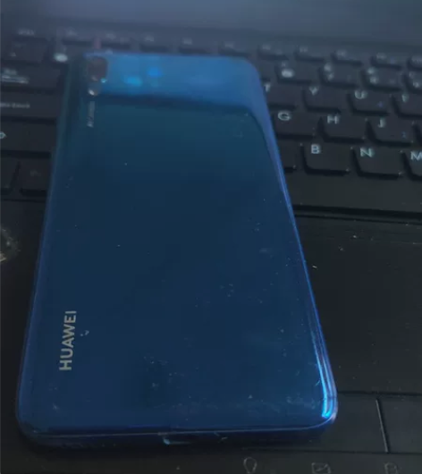 华为畅享9闲置的，没什么用了，还可以打王者...
