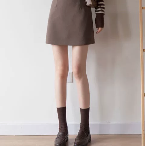实体购入 毛呢A字裙  因自己长胖了 穿起...