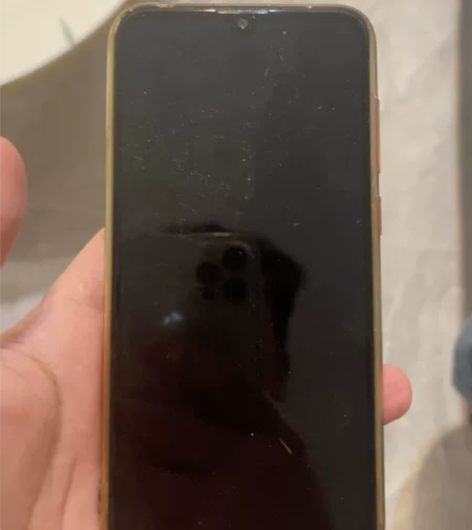 华为畅享9。手机打不了电话。夜也接听不了。...