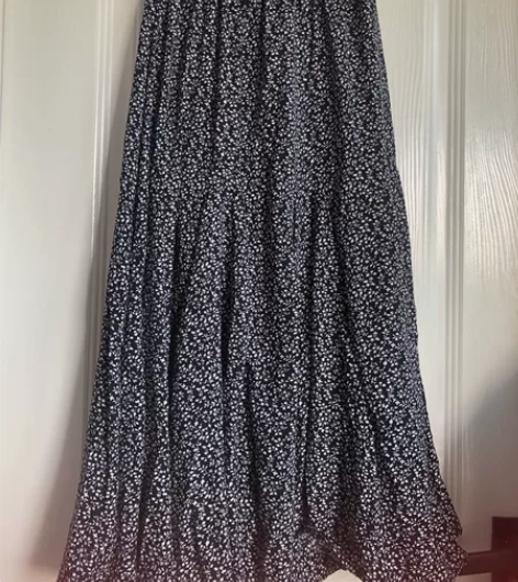 全新的大摆裙，落过水，腰部牛筋。（不退，不...