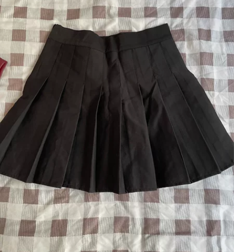 黑色百褶裙 买大了 100斤可穿 感兴趣的...