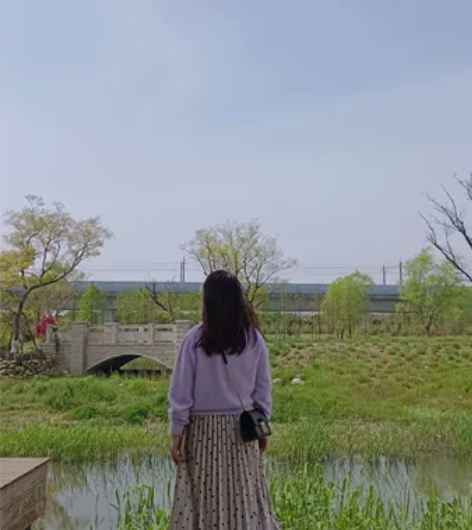 甜美丝绒百褶裙 春秋冬三季可搭的金丝绒波点...