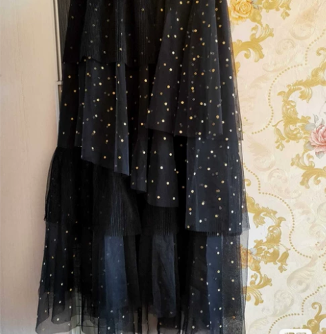 蛋糕裙剪标款，忘了牌子，质量很好，几乎全新...