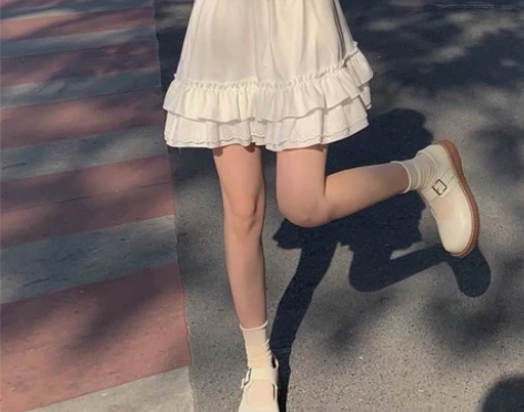 【出】白色花边蛋糕裙全新 全新仅试,自带安...