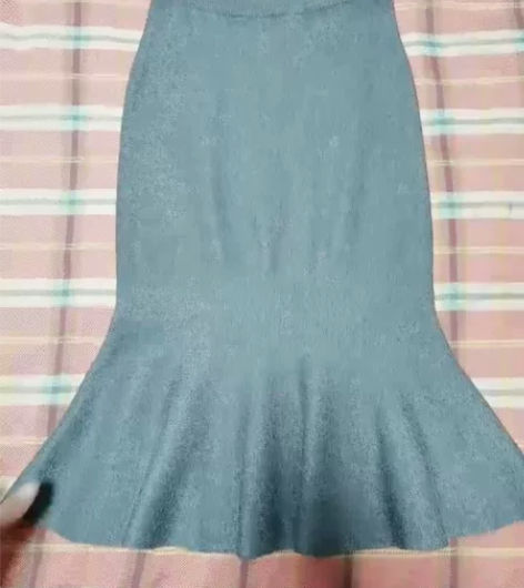 全新  针织鱼尾裙 弹力很大，适合100斤...