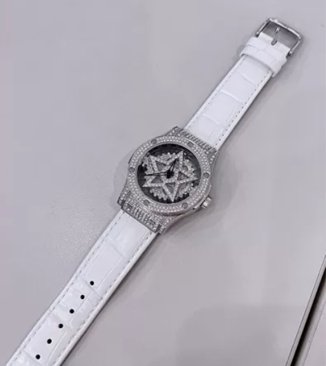 DAVENA蒂玮娜五芒星时来运转手表 无盒...