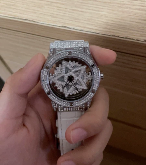 手表 掉了一颗钻 闲置了 本来和朋友一起买...