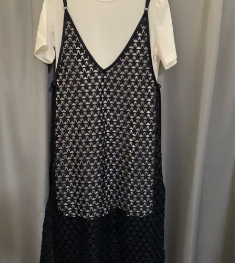 清纯款不撞衫连衣裙,镂空的,颜色很洋气不易...