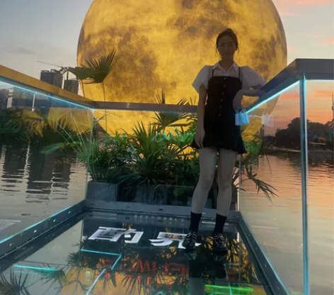 两件套的吊带裙 很学院风，很遮小肚子 穿过...