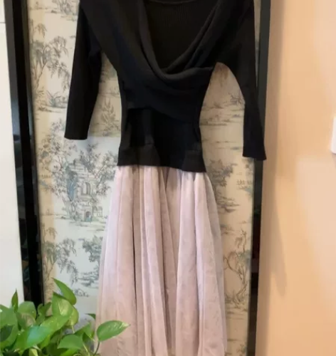 仙女风显瘦针织纱裙 颜色：黑?灰 尺码：均...