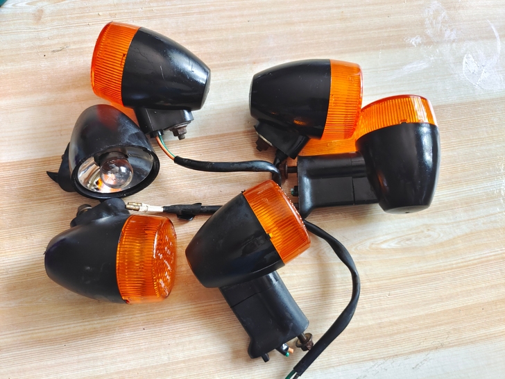 光阳未来战士拆车转向灯有两个没剪线，其他线...