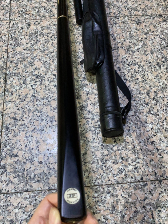 八成新老杆分体台球杆一支，黑檀后把中式黑八...