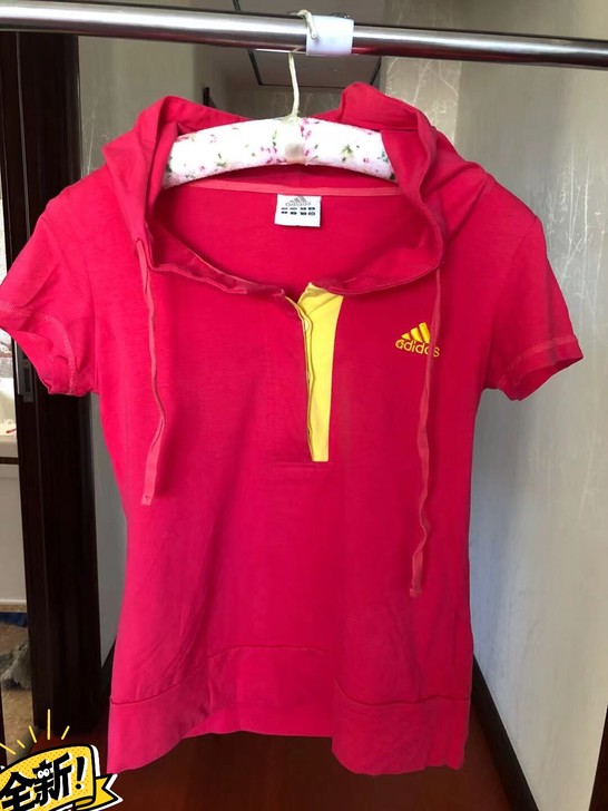 全新Adidas阿迪达斯女士运动休闲短袖帽衫