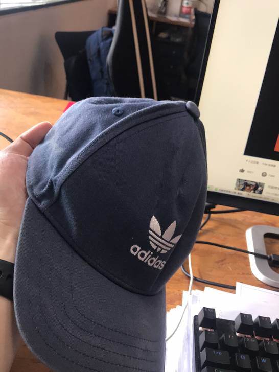 给钱就卖正品转卖蓝色Adidas/阿迪达斯...