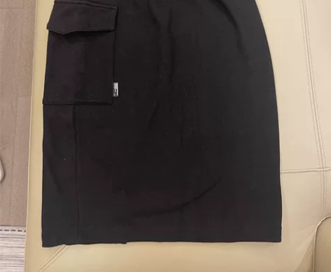 :CHOCOOLATE全棉黑色半裙,偏运动...