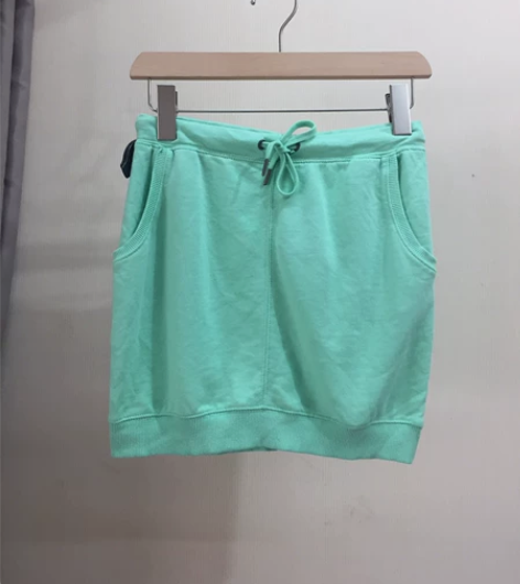 Bershka运动风短裙果绿色 纯棉的 面...