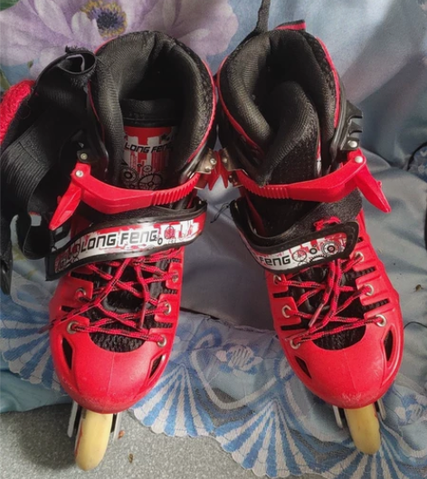 成年旱冰直排轮滑冰鞋配件齐全，附加实物照片...