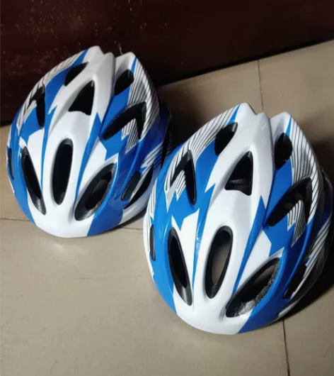 闲置九成新，成人儿童轮滑滑板头盔自行车骑行...