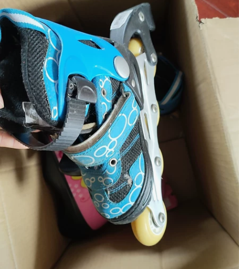 小孩的溜冰鞋 感兴趣的话点“我想要”和我私...