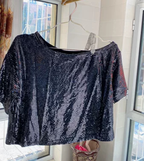 之前在爱依服线下买的，回来之后发现这个衣服...