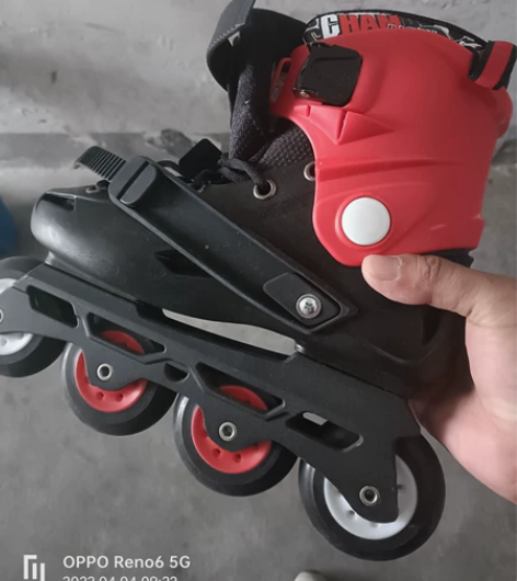 正品伴威 全包鞋头 红色儿童轮滑鞋/旱冰鞋...