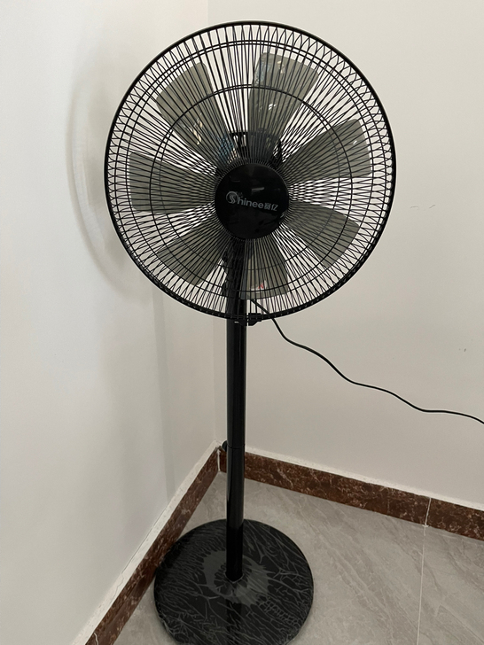 刚入手的两台电风扇,因要搬走,急出,需要的...